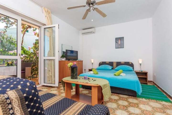 Room 2 of 24