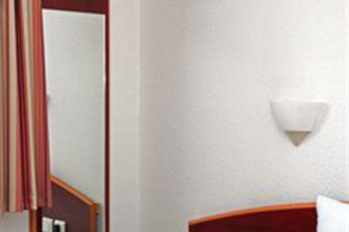 Room 10 of 25