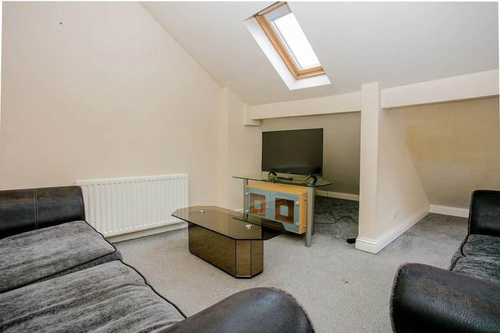 Room 4 of 13