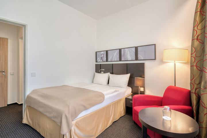 Room 8 of 38