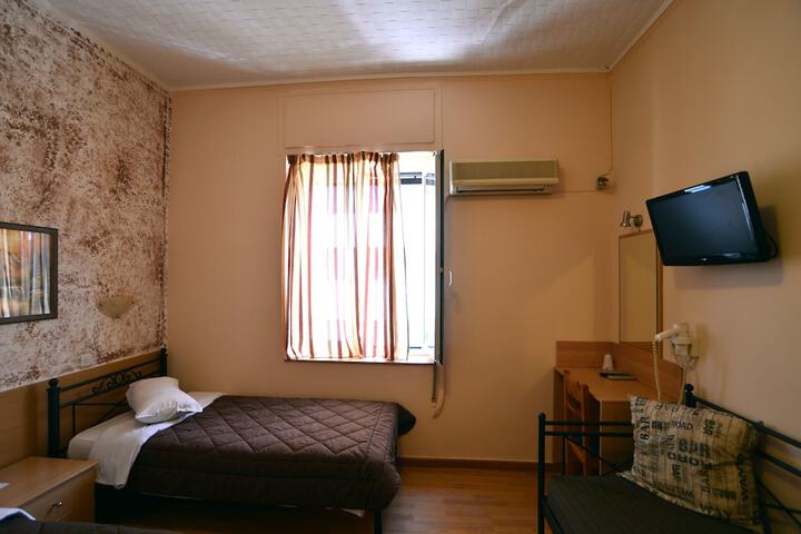 Room 8 of 35