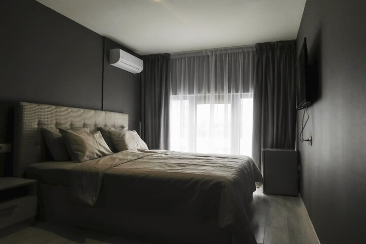 Room 11 of 33