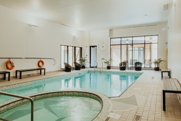 Pool 33 of 64