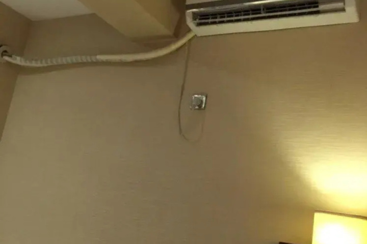 Room 13 of 19