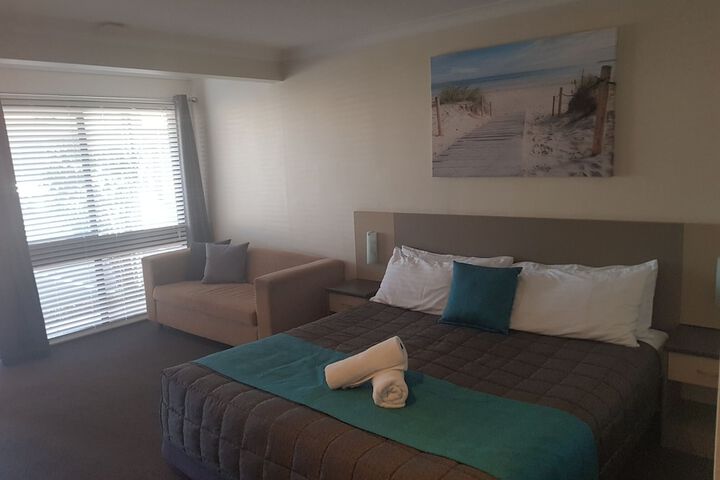 Room 13 of 35
