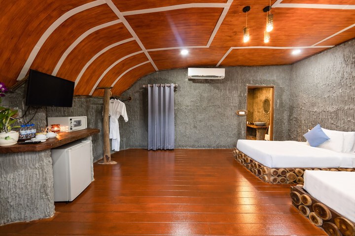 Room 15 of 207