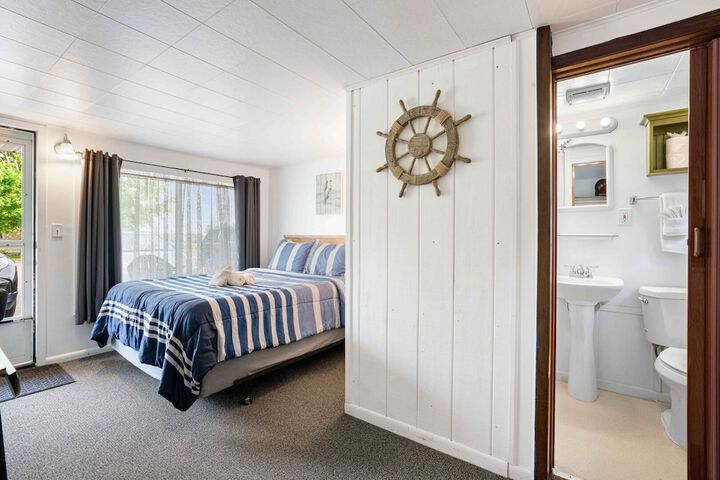Room 7 of 28