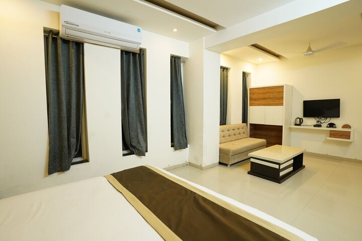 Room 12 of 27
