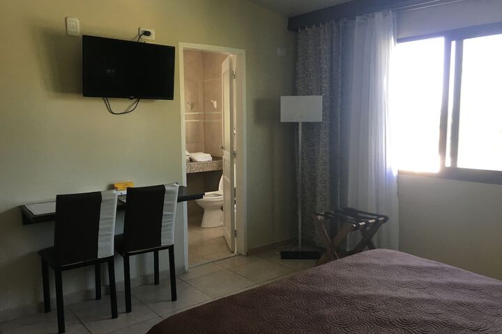 Room 3 of 40