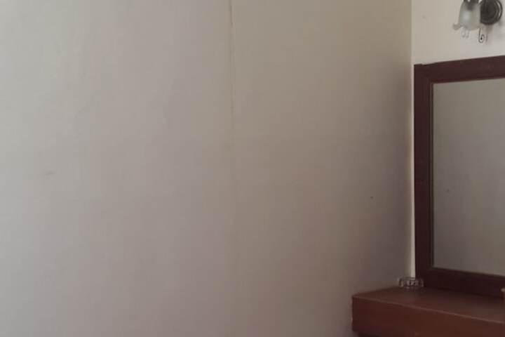 Room 9 of 19