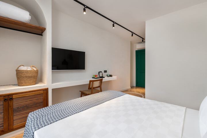 Room 9 of 43