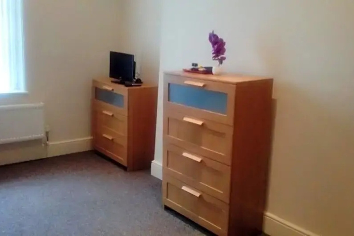 Room 4 of 14