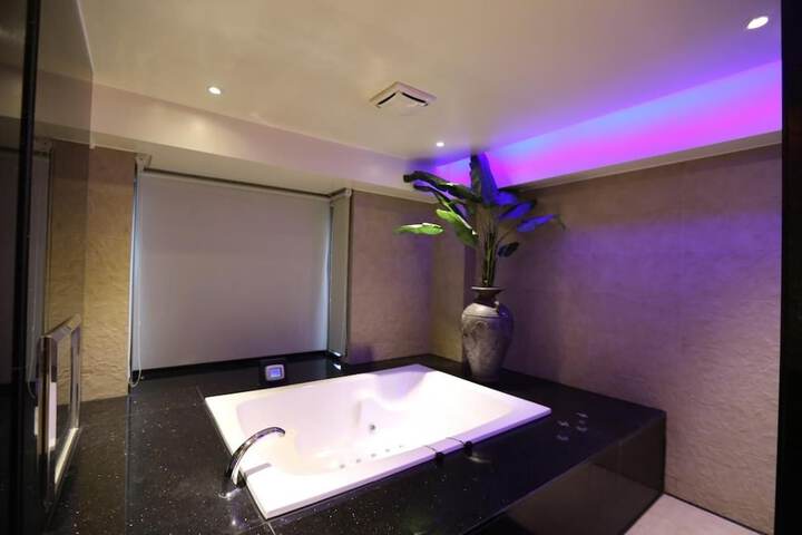 Room 47 of 70