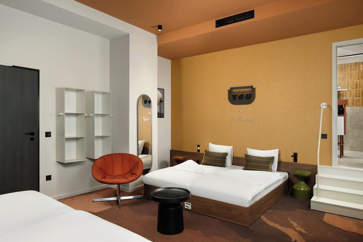 Room 12 of 170