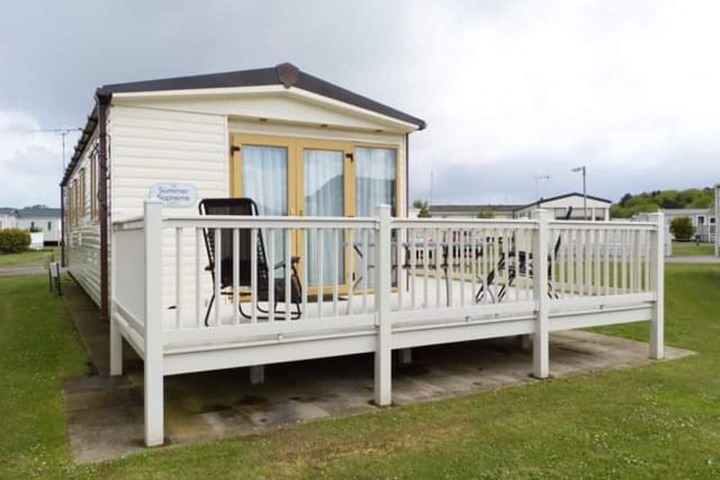 Caravan - Sleeps 8 - Pets Ok - Parking in Hunstanton