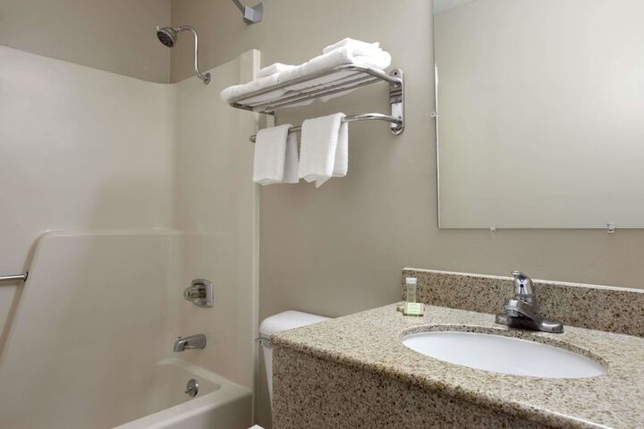 Room 4 of 25