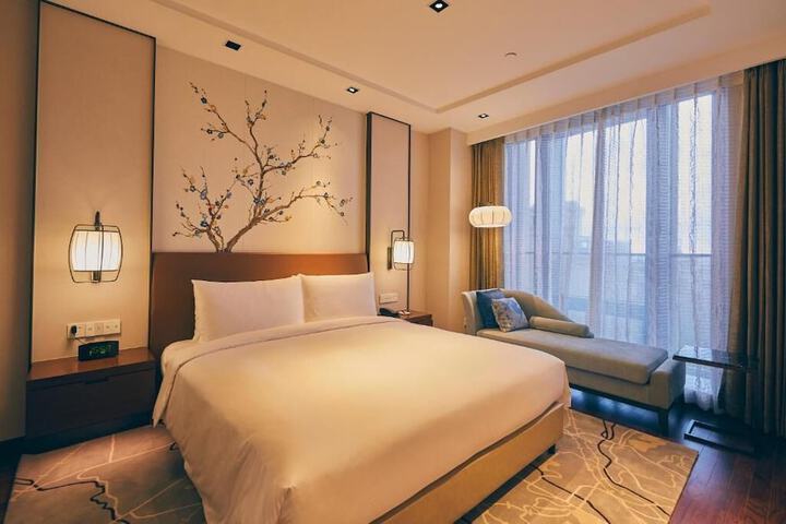 Room 9 of 19