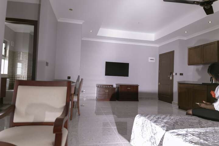 Room 33 of 230