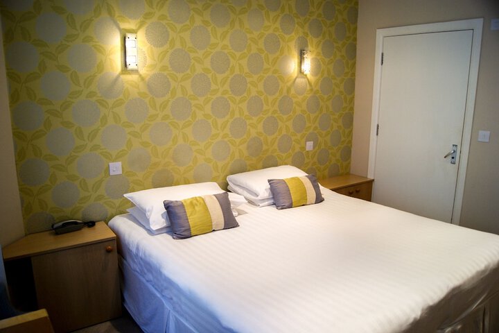 Room 9 of 128