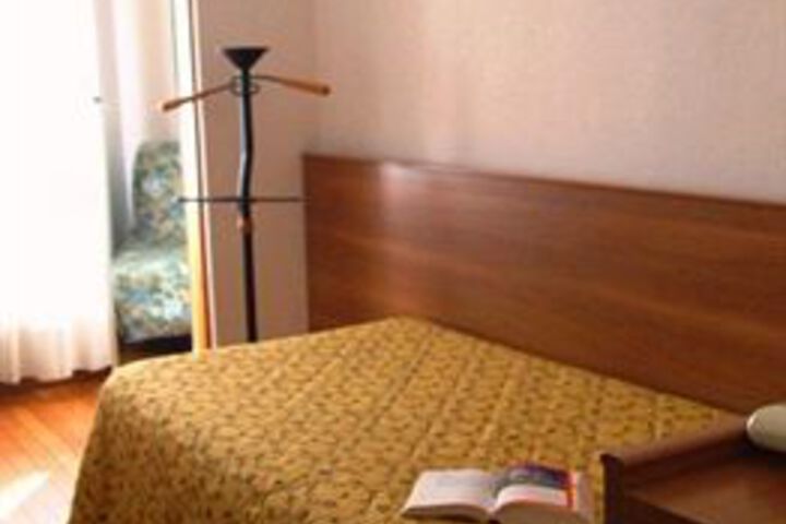 Room 24 of 29