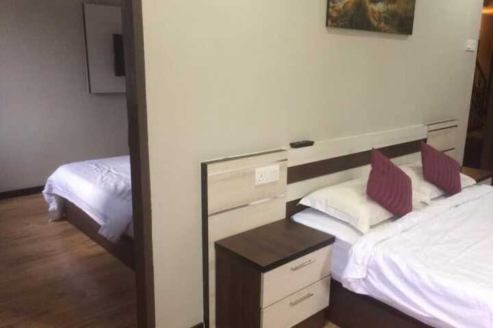 Room 8 of 33
