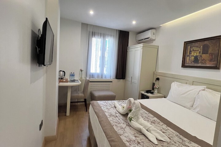 Room 13 of 53