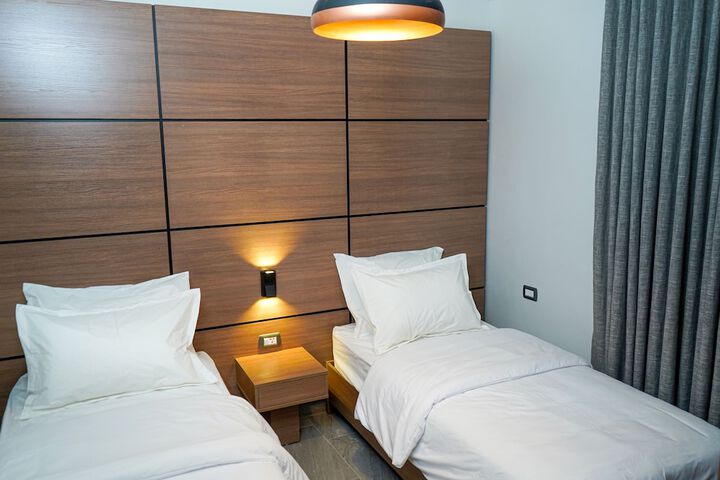Room 11 of 32