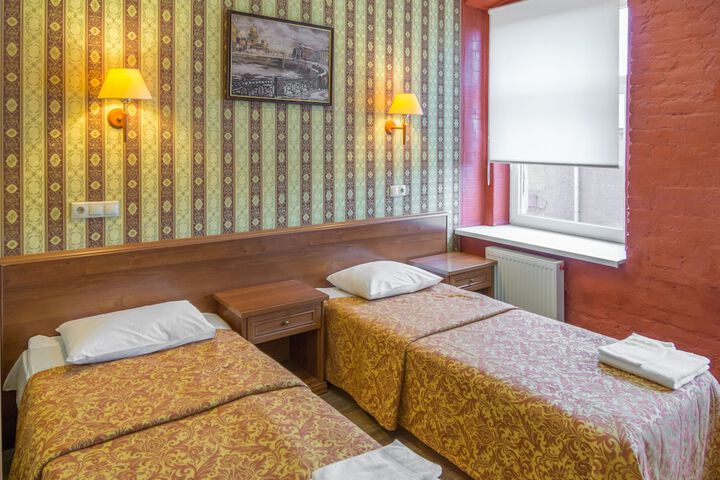 Room 10 of 33