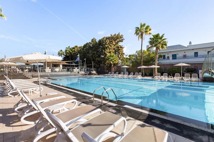 Pools & Facilities