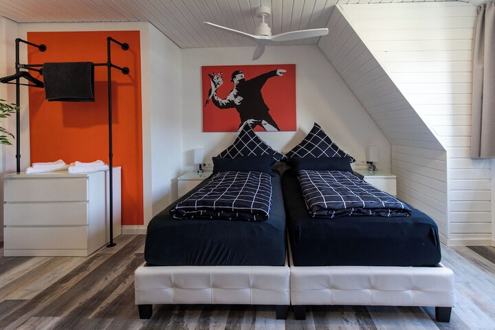 Room 9 of 22