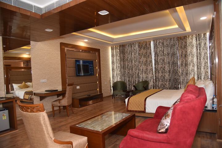 Room 40 of 77