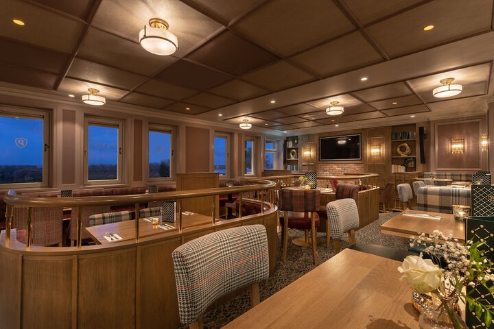Lounge 57 of 67