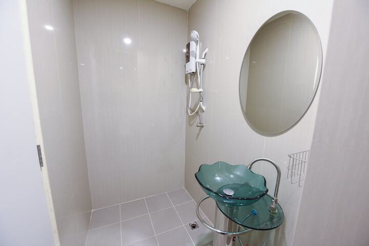 Room 17 of 27