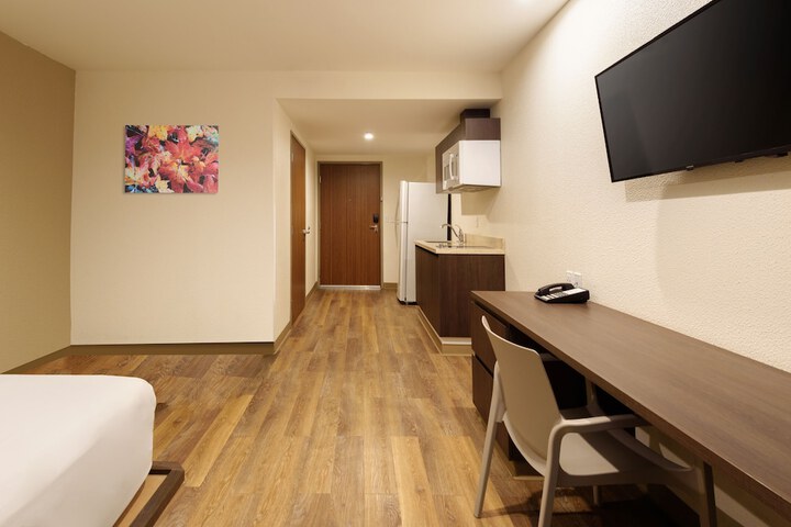 Room 6 of 30