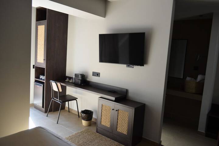 Room 34 of 221