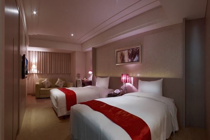 Room 6 of 42