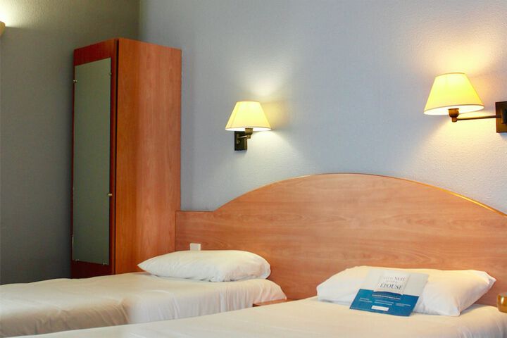 Room 5 of 18
