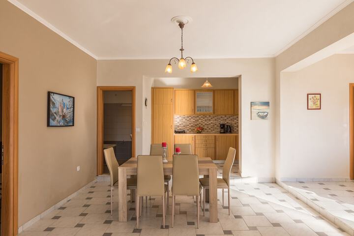 Room 6 of 28
