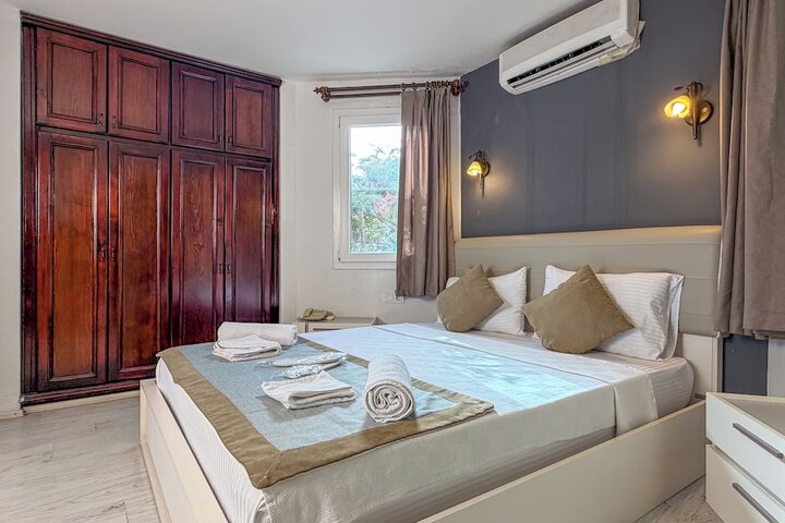 Room 65 of 184