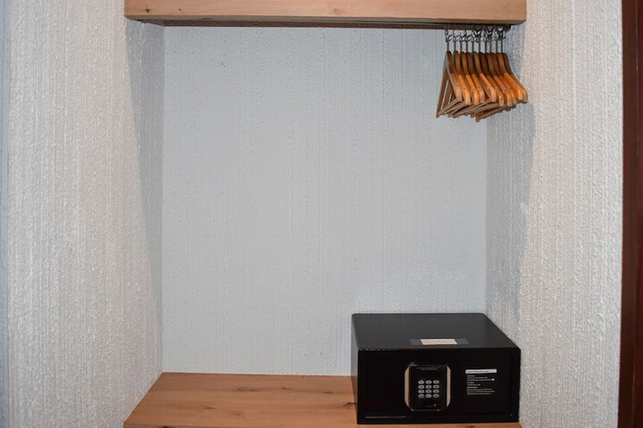 Room 9 of 39