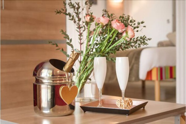 Champagne service
