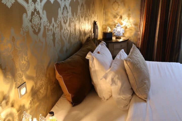 Room 6 of 22