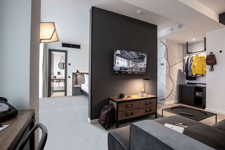 Room 16 of 63