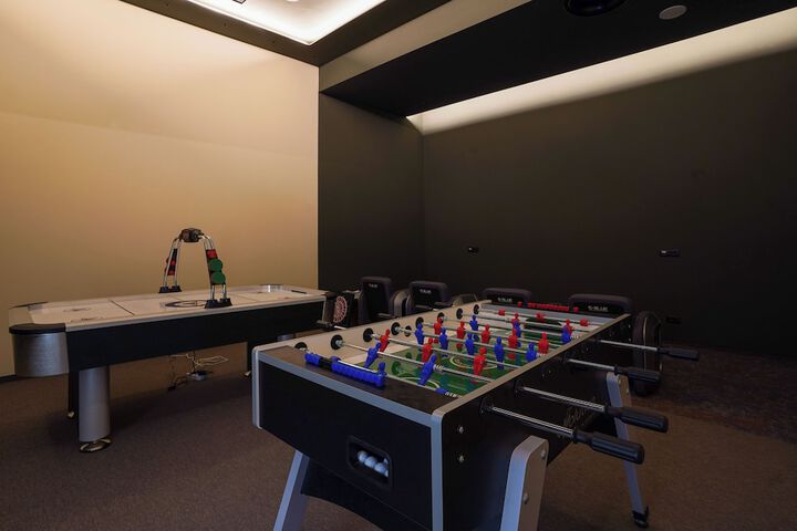 Room 64 of 90