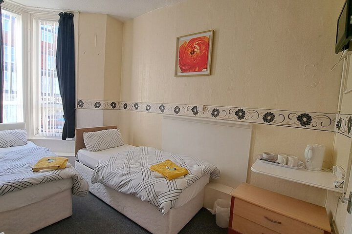 Room 4 of 143