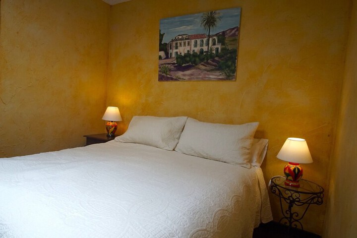 Room 4 of 34