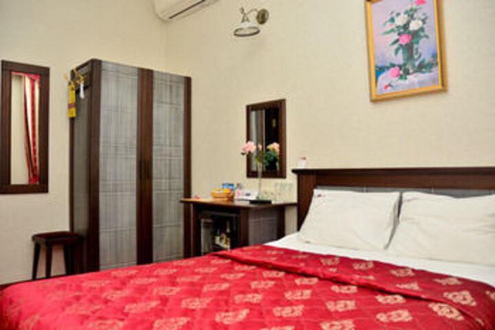 Room 17 of 30