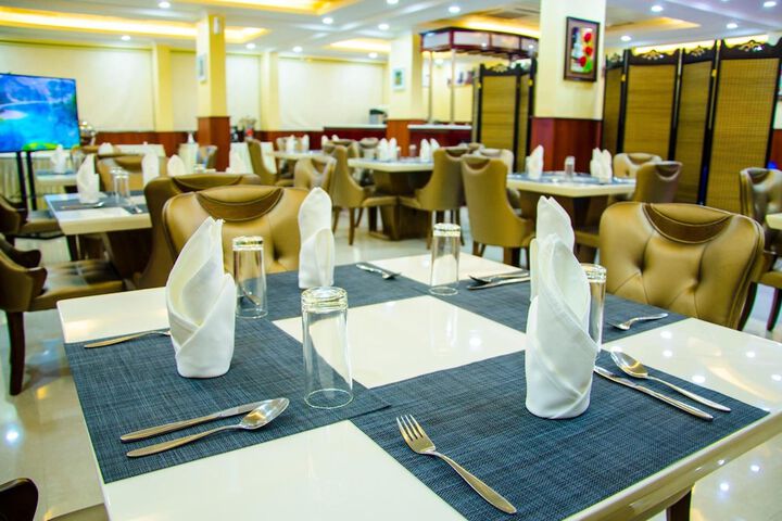 Dining 31 of 49
