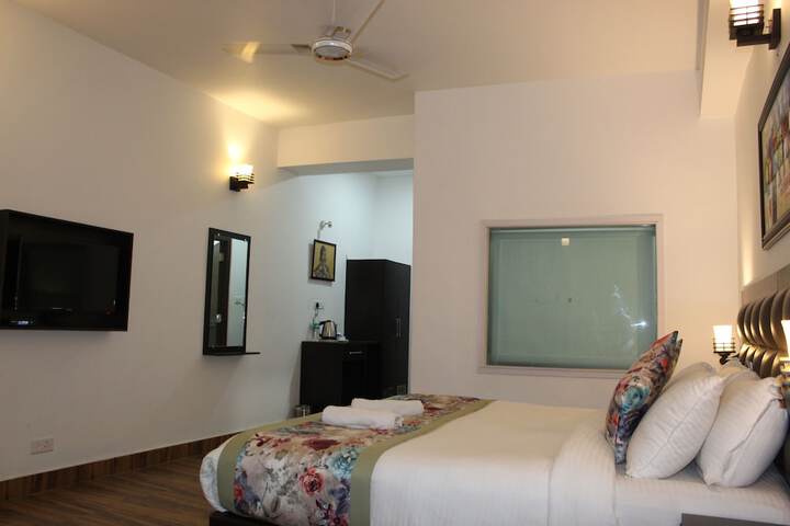 Room 12 of 53