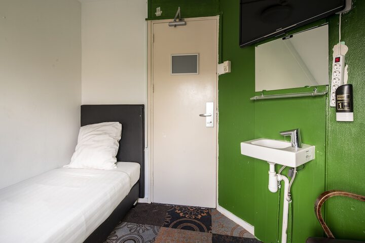 Room 13 of 50